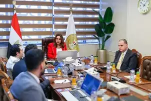 وزيرة التنمية المحلية والبيئة تتابع جهود تيسير منظومة تراخيص المحال العامة بالمحافظات