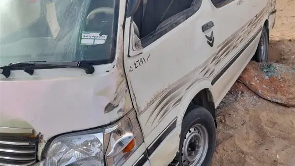 إصابة 5 أشخاص إثر انقلاب ميكروباص بالطريق الصحراوي في العياط