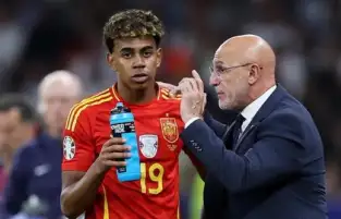 مدرب إسبانيا: كأس العالم يفتح الباب أمام المخاطرة ببعض النجوم المصابين
