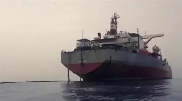 بلومبرج: سفن تغير مواقعها مع استعداد طهران لبيع نفطها