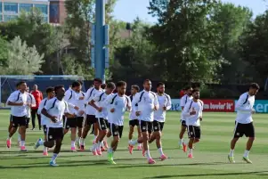 منتخب مصر يتدرب بملعب جونزاجا استعدادًا لمباراة نيوزيلندا