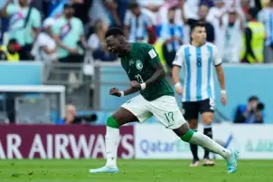 تمبكتي يعود لتدريبات الأخضر قبل مواجهة الرأس الأخضر في كأس العالم