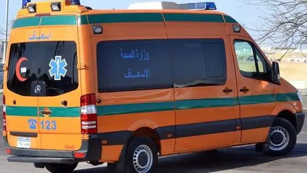 إصابة 12 عاملا إثر انقلاب سيارة نقل محملة بالعمالة على الطريق الصحراوي بالبحيرة
