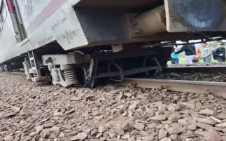 خروج جرار قطار عن مساره بأسوان