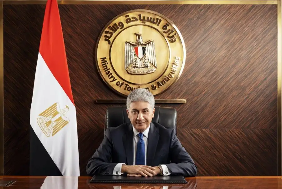 وزير السياحة: معاقبة 66 شركة سياحية بسبب مخالفات موسم العمرة الماضي