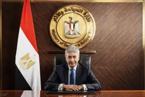 وزير السياحة: معاقبة 66 شركة سياحية بسبب مخالفات موسم العمرة الماضي