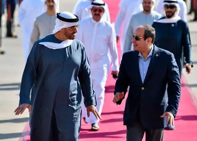 السيسي يودع رئيس الإمارات في مطار العلمين عقب زيارة أخوية لمصر