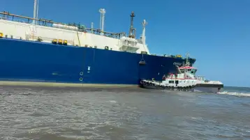 نجاح عملية تعويم السفينة ENERGOS WINTER في ميناء دمياط