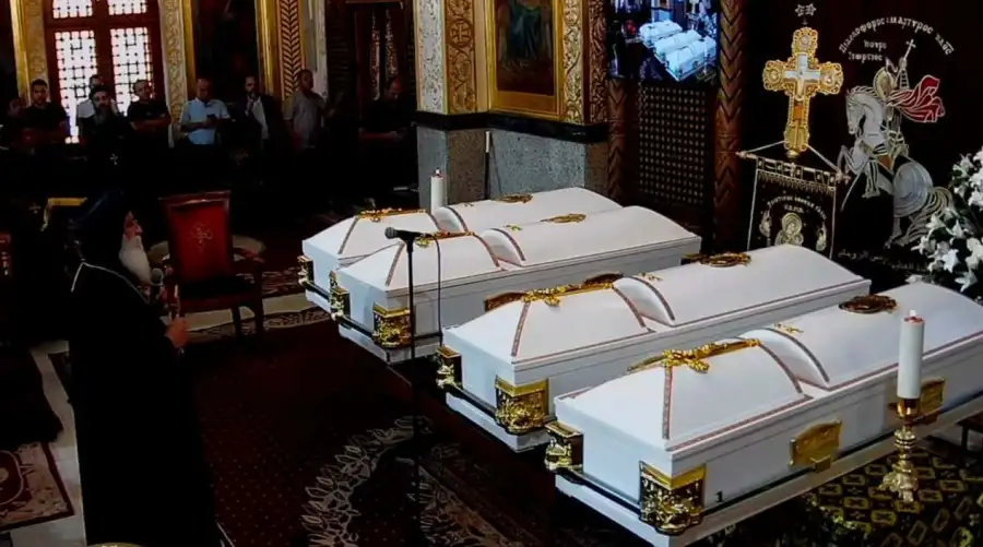 4 نعوش لأسرة واحدة.. تشييع جثامين ضحايا مذبحة التجمع من مطرانية الجيزة