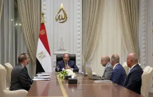 الرئيس السيسي يوجه بضرورة تنمية التصنيع المحلي في صناعات الرمال السوداء والعناصر الأرضية النادرة