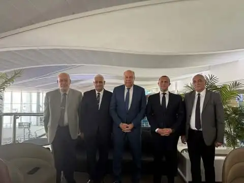 وزير الطيران يتفقد مطار القاهرة ويوجه بتسريع إنهاء إجراءات الركاب خلال فترات الذروة