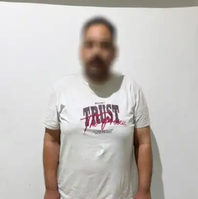 ضبط ممرض ينتحل صفة أمين شرطة للنصب على أهالي نزلاء مراكز الإصلاح والتأهيل