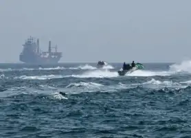 هيئة بحرية: إجلاء طاقم سفينة تعرضت لهجوم في مضيق هرمز