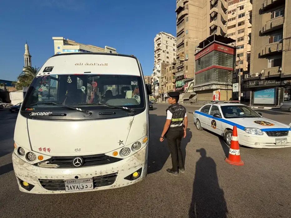 حملات مرورية مكثفة بالإسكندرية تضبط 235 مخالفة متنوعة