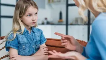 الأسباب والحلول.. كيف تتعامل مع عصبية طفلك بعد أول أسبوع دراسة؟