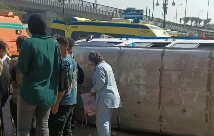 إصابة شخصين في انقلاب سيارة نقل على طريق أسيوط الغربي بالفيوم