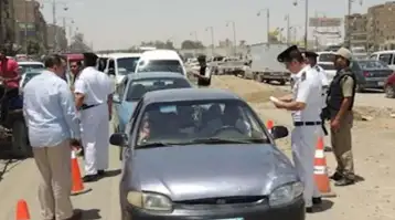 حملات مرورية مكثفة تضبط 1422 مخالفة وترفع 24 سيارة ودراجة متهالكة من الشوارع