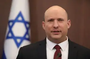 رئيس الوزراء الإسرائيلي السابق: الجيش يواجه خطر الانهيار.. وحكومة نتنياهو مسئولة عن نقص الجنود